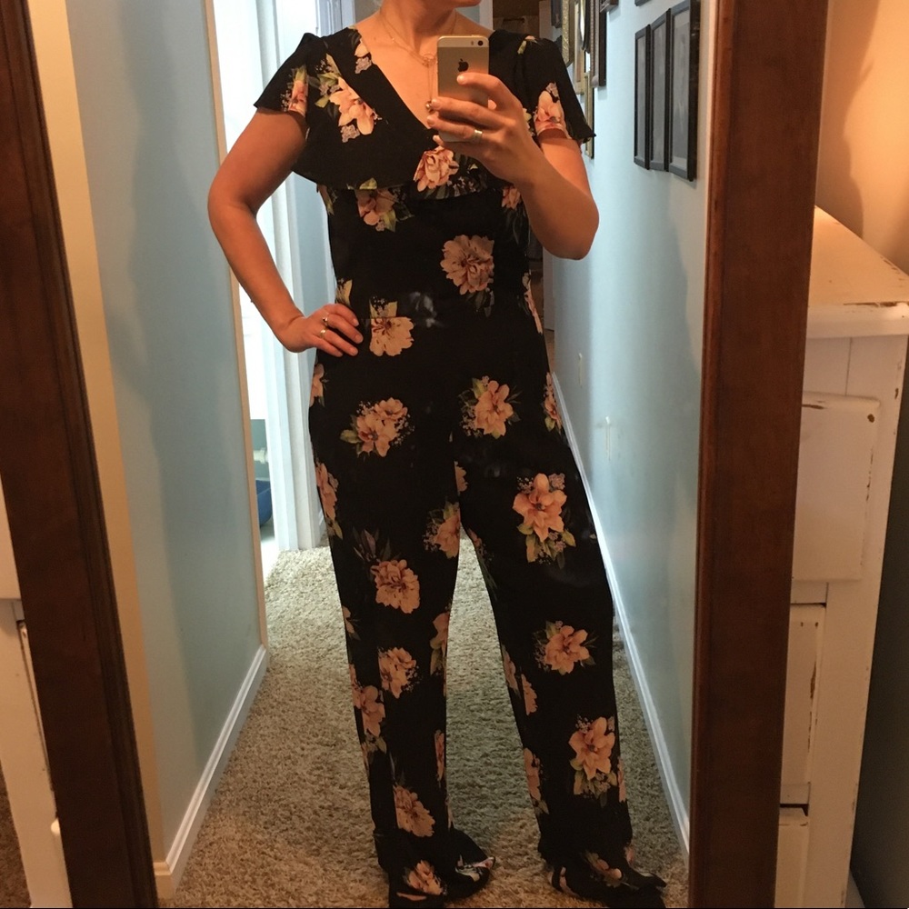 Roz & ALI black floral jumpsuit size 12